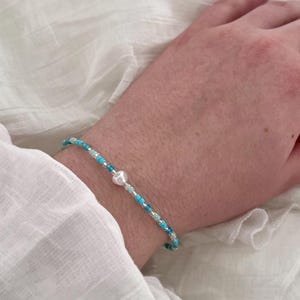 Perluna Charms | Santorini Sky Armband - Handgemachtes blaues Glasperlenarmband, Summer Jewelry