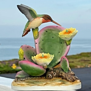 Andrea by Sadek Rufous Hummingbird Figurine Cactus Flower Porcelain Japan Vintag