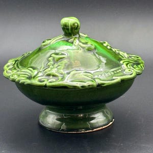 Vintage Majolica Green Glazed Lidded Pedestal Bowl Ceramic Relief Decor 5in