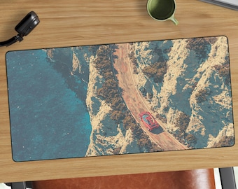 Tappetino da scrivania con immagine di una crociera in Costiera Amalfitana / Tappetino da scrivania con immagine di una Porsche 959