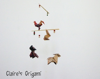 Mobile "Animaux de la Ferme" en Origami / Chien, Cochon, Coq, Lapin et Chèvre / En papier Kraft couleurs chaudes / Pièce unique / Cadeau