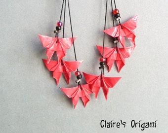 Boucles d'oreilles en Origami trois papillons rose fuchsia / en papier japonais plié verni / disponible avec clips / Cadeau pour elle