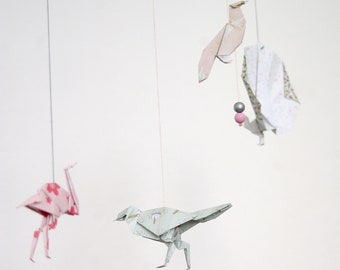 Mobile "Oiseaux" en Origami / en papier plié / cadeau bébé / décoration chambre d'enfant / pièce unique