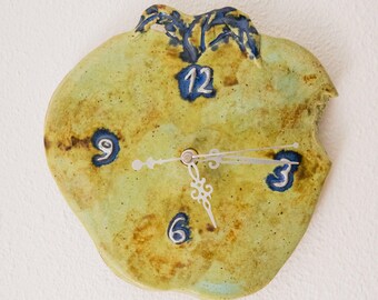 Reloj de manzana de cerámica hecho a mano, cuento de hadas de la fruta prohibida, manzana verde venenosa