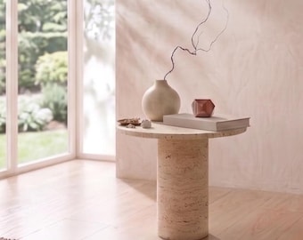 Mesa lateral de mármore com pedestal – Mesa lateral de mármore de luxo – Mesa decorativa minimalista – Decoração em mármore Japandi – Mobiliário moderno em mármore
