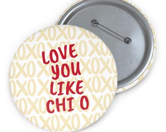 Te amo como Chi Omega, botón de hermandad, lindo accesorio de la vida griega, regalo grande y pequeño, botón del día de la iniciación, botón de hermandad con broche XOXO