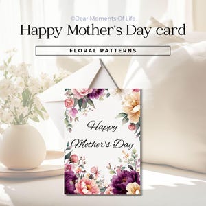 Peut inclure: Une carte de fête des mères avec des motifs floraux. La carte présente un design à l'aquarelle avec des fleurs roses, violettes et pêche. Les mots "Happy Mother's Day" sont écrits en script élégant. Une enveloppe et un vase de fleurs sont en arrière-plan.
