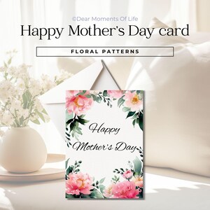 Peut inclure: Une carte de fête des mères avec un motif floral. La carte présente le texte "Happy Mother's Day" dans une écriture élégante, entouré de fleurs roses et de feuilles vertes à l'aquarelle. Les mots "Floral Patterns" sont également affichés.