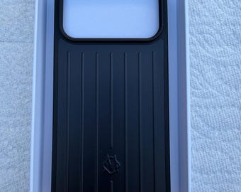 iPhone 17 Pro Max Phone Case | Luxury Luggage Style Aluminum & Polycarbonate Shockproof Hard Shell Cover (MagSafe Option)