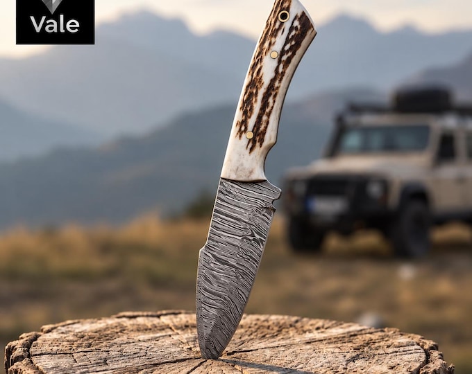 Handmade Damascus Hunting Knife – Natural Stag Horn Handle, Leather Sheath