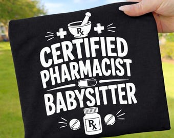 Gecertificeerde apotheker-babysitter PNG: Grappig T-shirtontwerp voor apothekers, humoristische afbeelding voor de apotheek, sublimatiecadeau voor apothekers (downloadbaar)