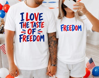 Grappige foto's van stellen die drinken op 4 juli: bijpassende shirts voor man en vrouw voor een Independence Day-feestje, kroegentocht in de VS, patriottische sublimatiefoto (PNG).