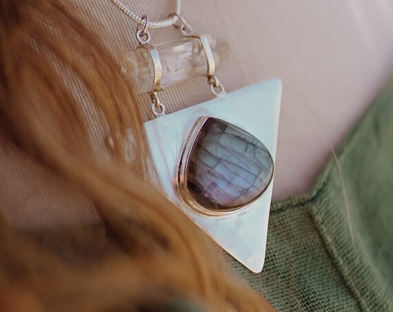 DIVINE FEMININE NECKLACE - Labradorite & Quartz - 925 Sterling Silver - Healing Crystal - Magic Gemstone Necklace - Triangle - Reiki Charged