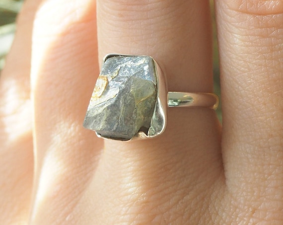 RUSTIC SALE RING - Labradorite Sterling silver 925 ring - Natural Raw Gemstone - Rough Crystal - Glowing iridescent Gem - Crystal Stack ring