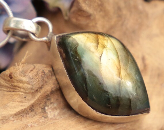 RARE LABRADORITE NECKLACE - 925 Sterling Silver Necklace - Rare Shape - Crystal Necklace - Gemstone - Throat Chakra - Bespoke - Reiki - Gift