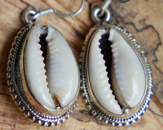 VINTAGE COWRY EARRING - Sterling Silver Cowrie Shell - Natural Fossil Jewellery - Beach Style - Indian Shell - Good luck Abundance Charm