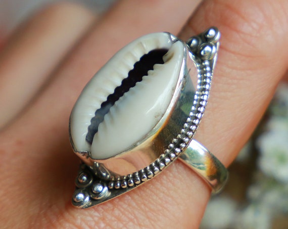 INDIAN COWRY RING - Sterling Silver Cowrie Shell - Abundance charm - Good luck symbol -