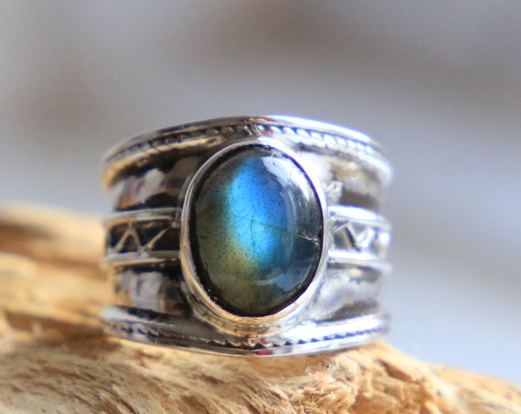 TRIBAL LABRADORITE RING - 925 Silver - Adjustable Vintage style ring - Oxidised Silver - Chakra Gemstone - Unisex ring - Glowing Crystal