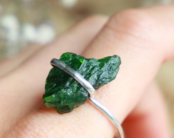 RAW CRYSTAL RING - Deep Green Sterling silver Ring - 925 - Unpolished Seaglass - Ocean Friendly - Ethically sourced - Rustic Gemstone Unisex