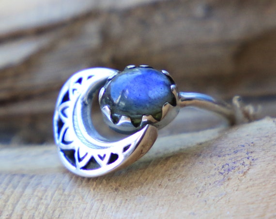 ADJUSTABLE MOON RING - Labradorite - Sterling silver ring - Moon Child - Crescent Moon - Crystal Moon - Divine Feminine - Galaxy Ring - Gem