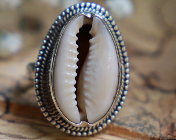 VINTAGE COWRY RING - Sterling Silver Ring - Cowrie Shell - Large - Natural Jewellery - Fossil / Beach Style - Indian Shell Ring - Good luck