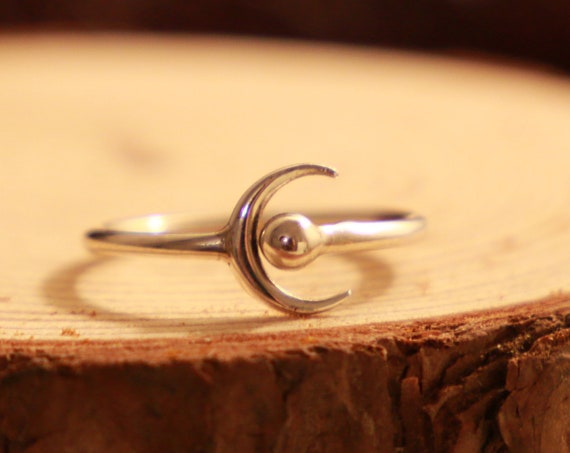 MAGIC MOON RING - Adjustable Ring - One size fits all - Simplistic - Minimalistic - Minimalist Jewellery - Sterling Silver - Rare - Galaxy