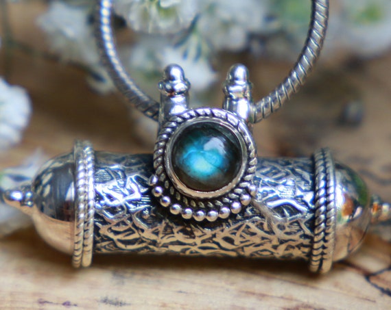 LABRADORITE MANTRA NECKLACE - Sterling Silver - Locket - Mantra Box - Buddhist Necklace - Healing Crystal - Ashes necklace - Chakra - Reiki