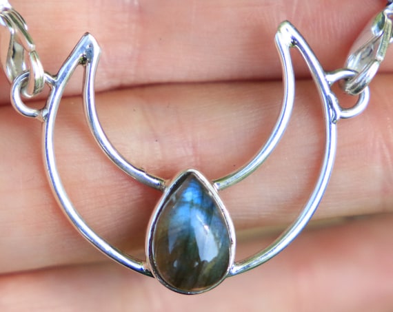 LABRADORITE MOON NECKLACE - Sterling Silver Moon Necklace - Moon Crystal - Moon phase - Limited Edition - Glowing Gemstone - Goddess - Reiki