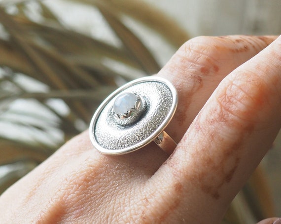 MOONSTONE SHIELD RING - Rustic Textured Ring - 925 Sterling Silver - Iridescent Crystal - Glowing Gem - Vintage look - Adjustable - Organic