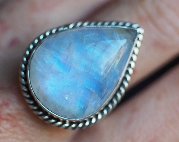 GLOWING MOONSTONE RING - Adjustable 925 Sterling Silver Ring - Gemstone Ring - Moon child - Glitter - Galaxy - Statement Ring - Rare Crystal