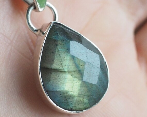 TEARDROP LABRADORITE FACET - 925 Sterling Silver Faceted Necklace - Healing Crystal Choker - Glowing Gemstone - Chakra Healing Gift - Reiki