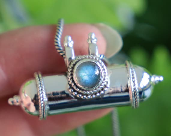 LABRADORITE MANTRA NECKLACE - Sterling Silver - Locket - Mantra Box - Buddhist Necklace - Healing Crystal - Ashes necklace - Chakra - Reiki