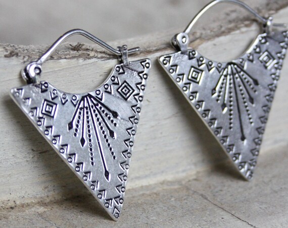 AZTEC STAMPED EARRINGS -Navajo- Tribal jewellery- Sacred Geometry - Lotus Flower- Silver Plated - Gift Set- Flower earrings
