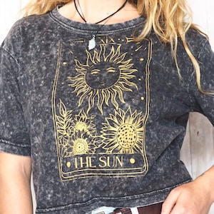 YOGA TAROT CROP - Sun Tarot Crop Top - Zeefdruk Limited Edition - Goedgekeurd voor veganisten - 100% katoen - Non-binair - Unisex actieve vrijetijdskleding