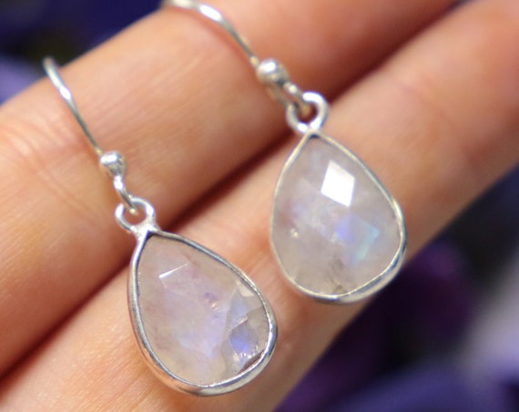 MOONSTONE CRYSTAL EARRINGS - Drop Earring - Healing crystal - Moon Jewellery - Gift - Silver Plated - Gemstone - Glow - Reiki - Chakra