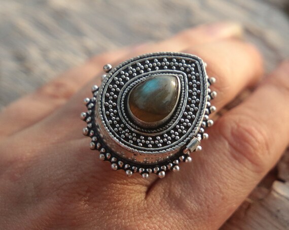 LABRADORITE LOCKET RING - Pill Box - Silver plated - Mantra Box - Crystal Ring - Stash box - Festival - Perfume Ring - Box Ring - Sale