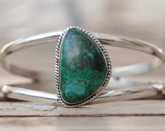CHRYSOCOLLA ADJUSTABLE BANGLE - 925 Sterling silver bangle - Turquoise bracelet - Crystal - Antique style - Bespoke - Gesmstone