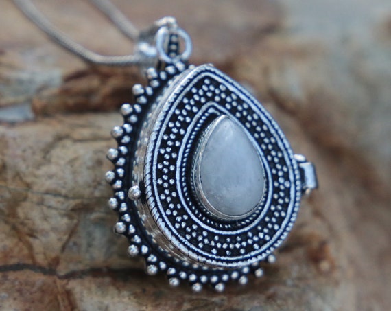 MOONSTONE STASH BOX - Pill box - Silver plated - Mantra Box - Crystal Necklace - Gemstone - Stash box Necklace - Festival - Perfume - Sale