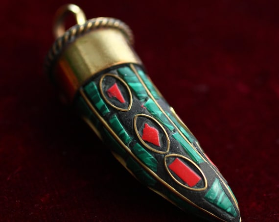 NEPALESE HORN NECKLACE - Unisex - Nepal Mosaic - Buddhist - Tibetan - Brass - Antique Style - Good luck charm - Mens - Hippie Gift - Grunge