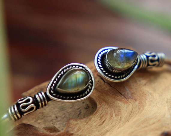 LABRADORITE CRYSTAL BANGLE - Silver Plated Bracelet - Healing Crystal - Chakra - Charm bracelet - Boho - Vintage Style - Oxidised - Moon