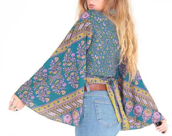 STEVIE NICKS TOP - Bell sleeve top - Crop Top - Vintage Style - Hippie Top - Retro 70s 60'S - Recycled Silk Kimono - Cape - Shawl - Paisley