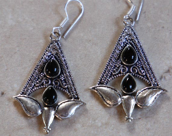 BLACK ONYX EARRINGS - Oxodised Silver Earrings - Onyx - Healing Crystal Jewellery - Chakra Earrings - Vintage - Gemstone - Crystal - Gift