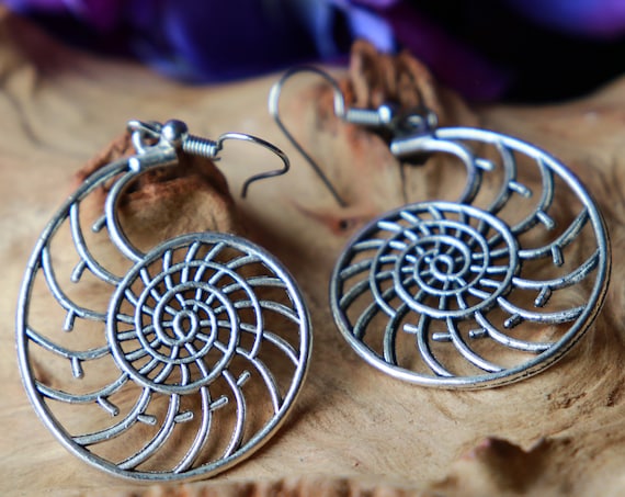 AMMONITE EARRINGS - Silver plated Sacred Geometry Style earrings - Shell - Fibonacci - Statement Swirl Earrings - Vintage - Symbol Jewelry