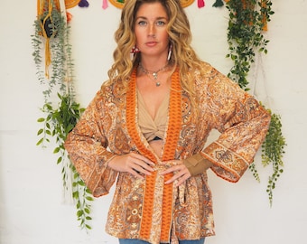 Kimono Sueño Dorado - Chaqueta de seda con estampado paisley - Caftán bohemio - Reciclado - Boda - Top corto de verano - Chal de otoño - Top pareo de playa - Ropa de estar por casa