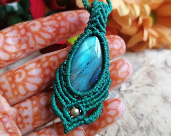 UNIQUE MACRAME AMULET - Labradorite Unisex chakra necklace - Rare Gemstone - Handmade - Christmas Gift - Yoga - Reiki - Adjustable - Crystal