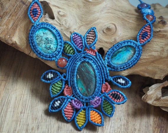 3 STONE CHRYSOCOLLA CHOKER - Statement Macrame leaf Necklace - Glowing Crystal - Reiki blessed healing crystal - Nature Gift - Non Binary