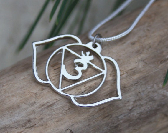 THIRD EYE CHAKRA - Om Necklace - Flower - Chakra symbols - Yoga - Spirituality - Crystals - Reiki Necklace - Third eye Necklace - Englighten
