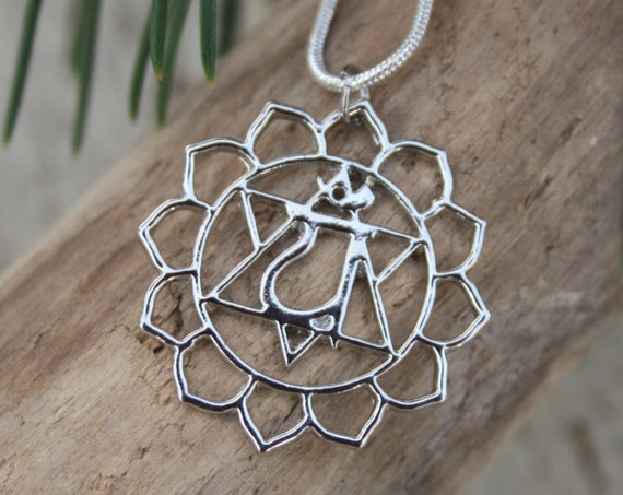 HEART CHAKRA NECKLACE - Chakra symbol - Yoga - Spiritual - Crystals - Reiki Necklace - Chakra Jewellery - Gift - Healing Necklace - Calming