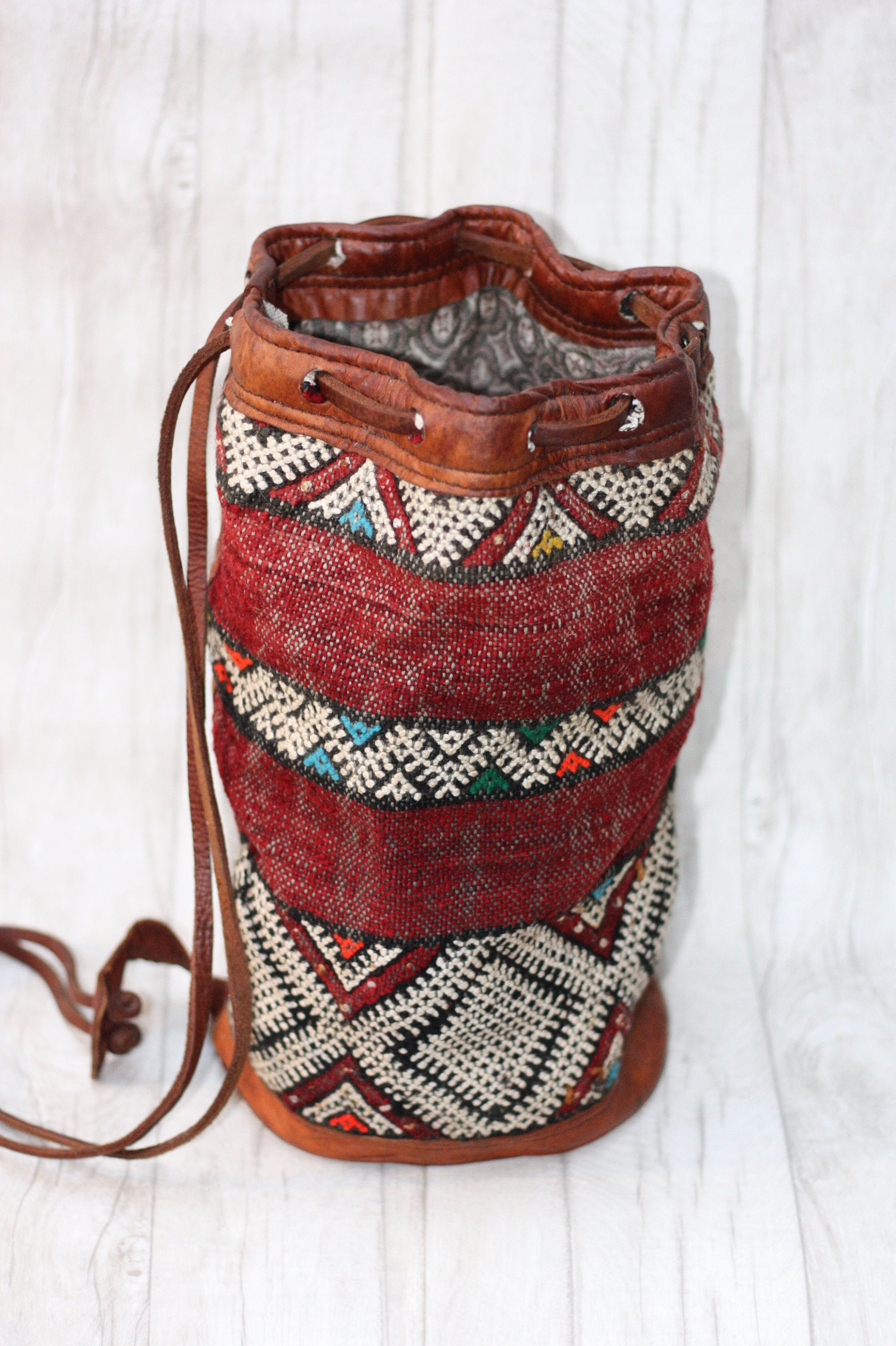 VINTAGE BUCKET BAG - Embroidered ethnic bag - Hippie rucksack - Boho