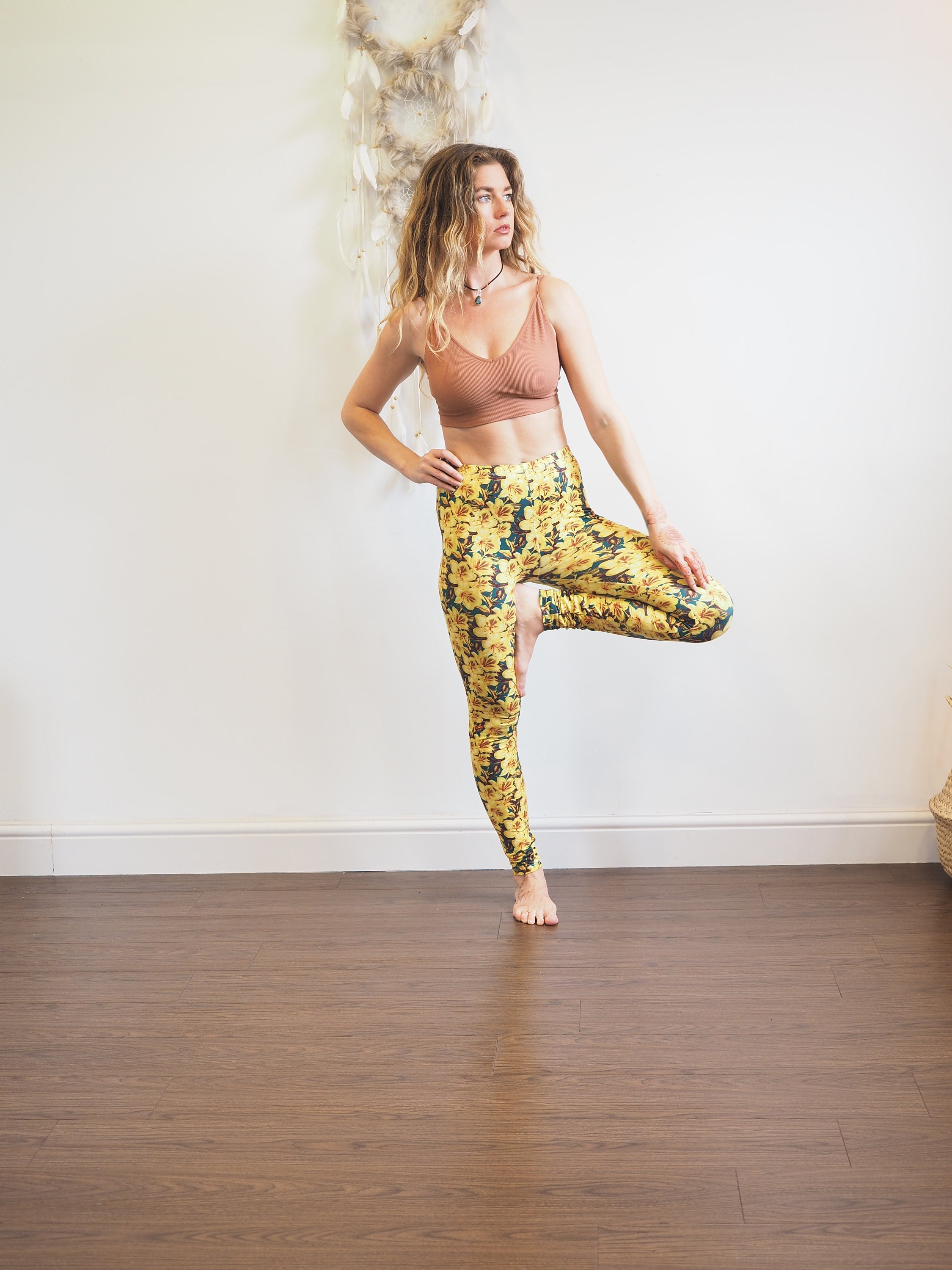 FLOWER SUN LEGGINGS - Curvy Girl - Sports & Fitness - Daisy leggings -  Pilates Clothing - Jeggings - Joggers - Yoga - Active - Run - Lounge